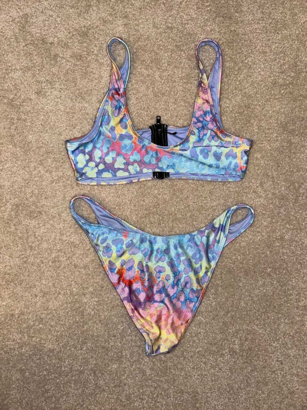 Bikini - Picture 2 of 2